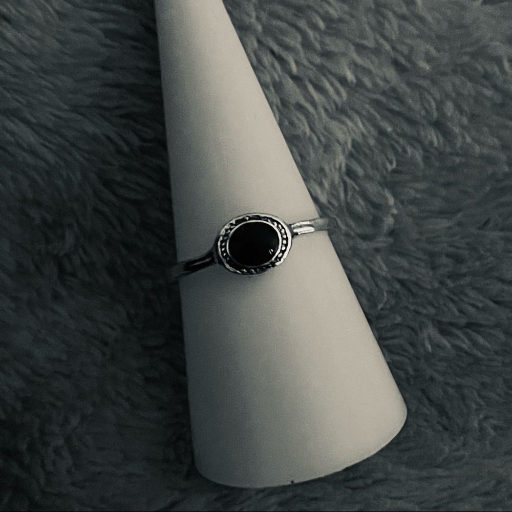 New Boho Minimalist Handmade Sterling Silver Black Acrylic Round Ring - Picture 5 of 7